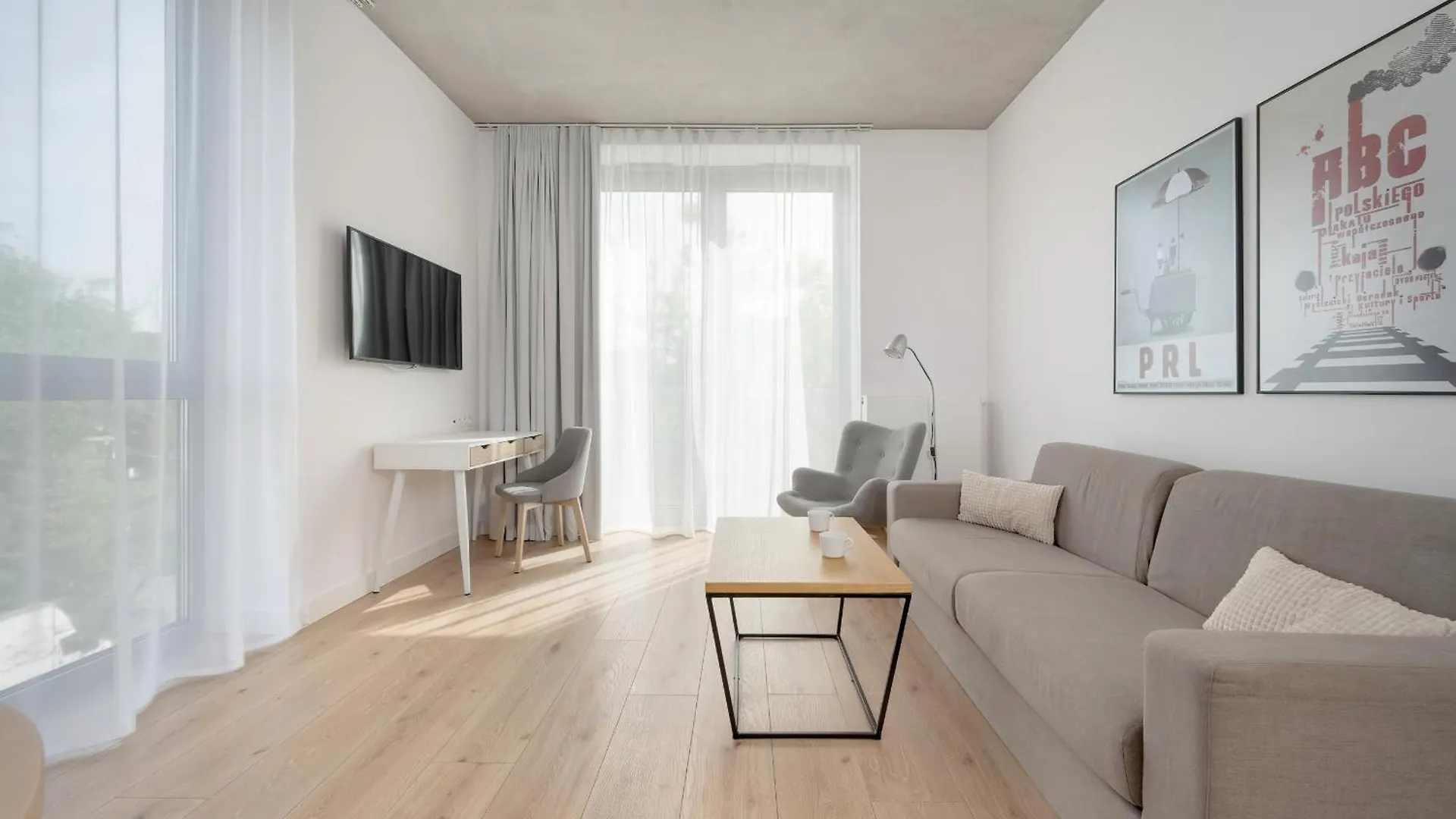 Beautiful White - Beige Apartment With Balcony In Wroclaw By Noclegi Renters