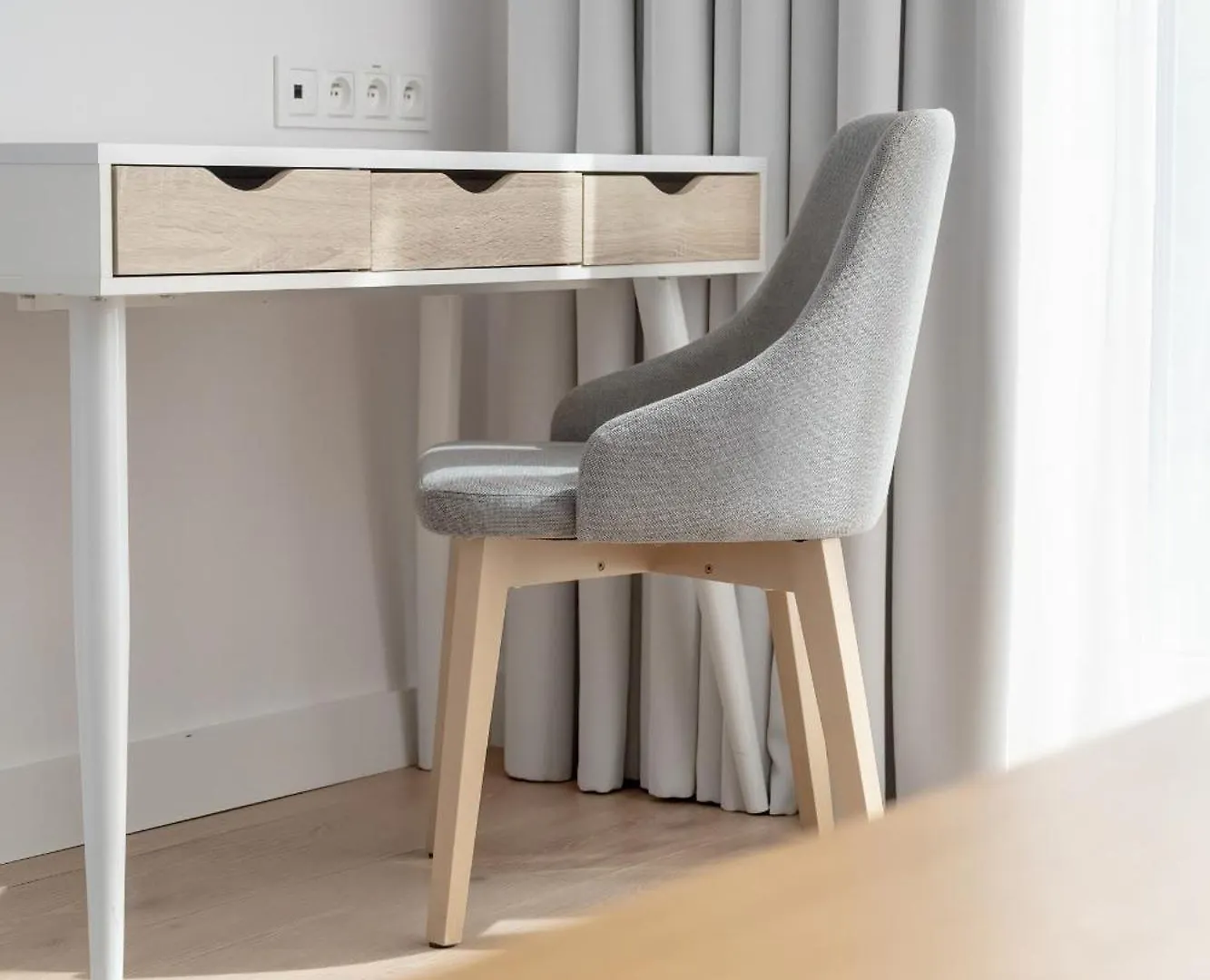 Beautiful White - Beige Apartment With Balcony In Wroclaw By Noclegi Renters