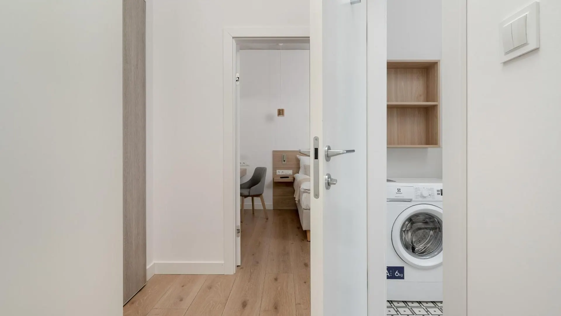 Beautiful White - Beige Apartment With Balcony In Wroclaw By Noclegi Renters Poland